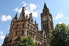 La obra más impresionante del Alto Gótico Victoriano es el ayuntamiento de Manchester de Alfred Waterhouse 1867-77 por su brillante solución visual y funcional debido a el emplazamiento de ángulos agudos.