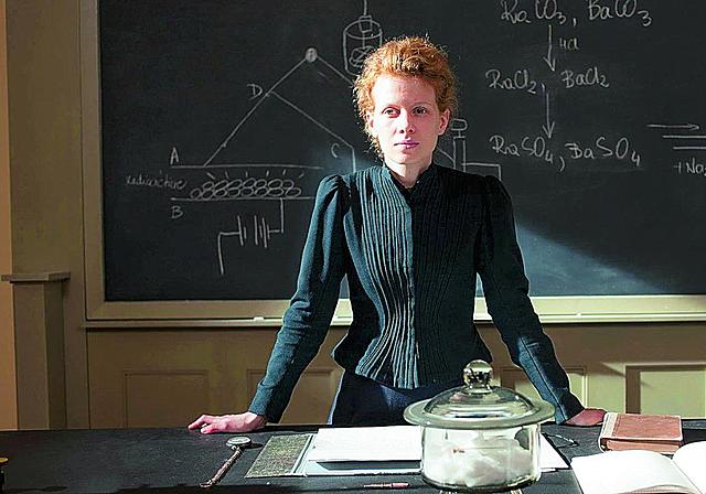 Nor izan zen Nobel saria irabazi zuen lehen emakumea?