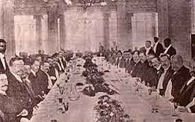 Se instala la Asamblea Nacional Constituyente que modifica la Constitución de 1886 en cuestiones territoriales.