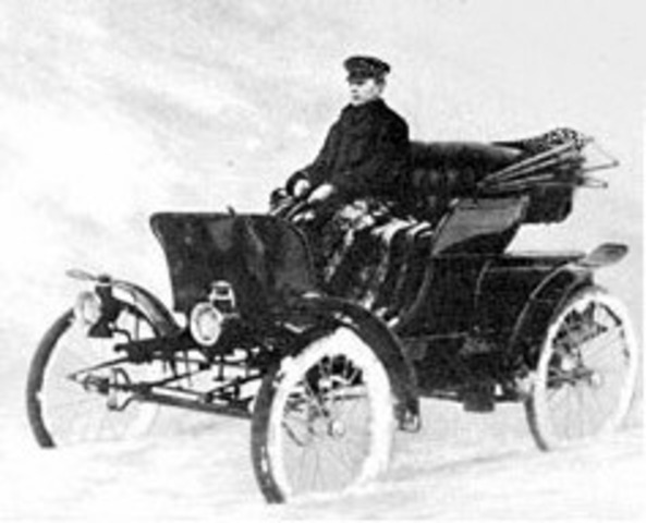 First automobile in Lake Forest