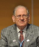 Contratación de Robert Kahn.