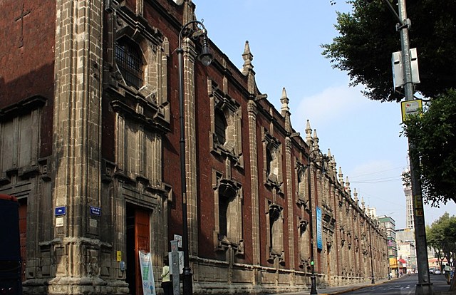 Se funda el primer colegio laico