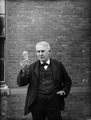 Creacion del primer Foco funcional, creada por La realidad es que esta gran innovación fue patentada y registrada por Thomas Alva Edison.
