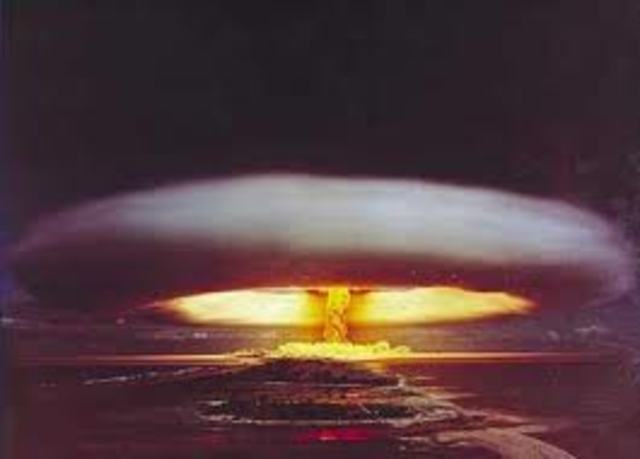 America drops atomic bomb on Hiroshima, Japan
