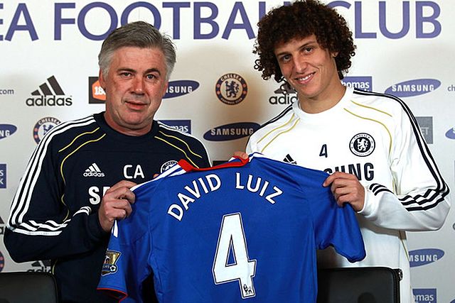 David Luiz signs for Chelsea