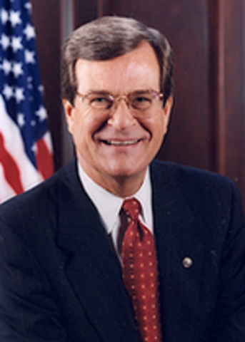 US Senator Trent Lott resigns as majority leader.