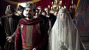 12- Se casa Isabel con Alfonso de Portugal