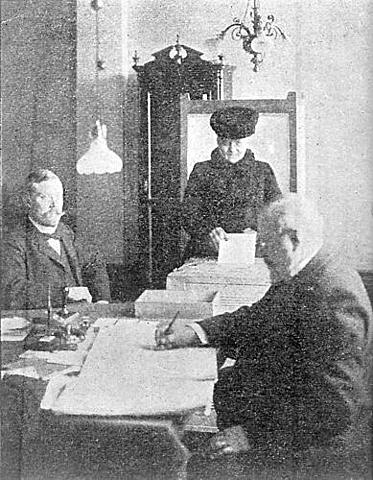 Primer país europeo en conceder el voto femenino.