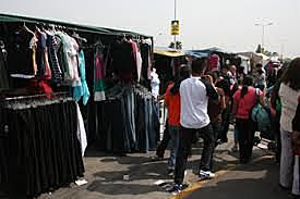 Venta de ropa en la calle