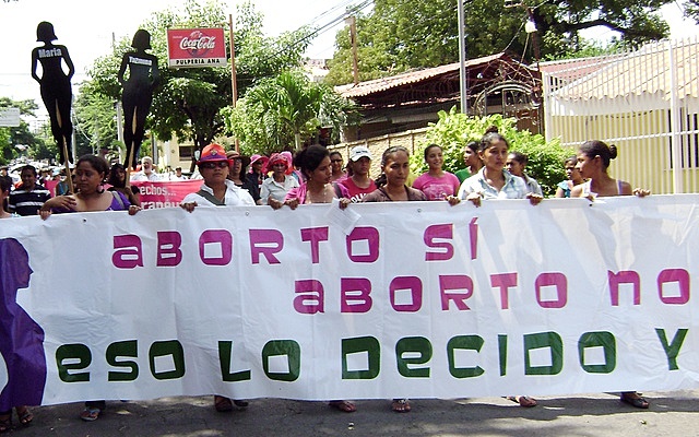Restricción de los derechos de la mujer nicaragüense.