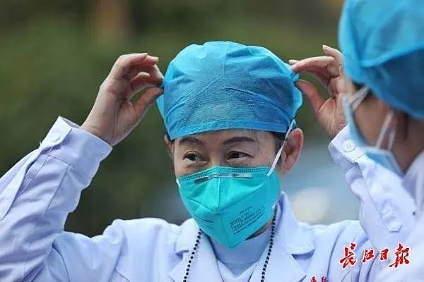 湖北省中西医结合医院呼吸内科主任张继先将4位病人的反常结果汇报给医院，医院上报至江汉区疾控部门