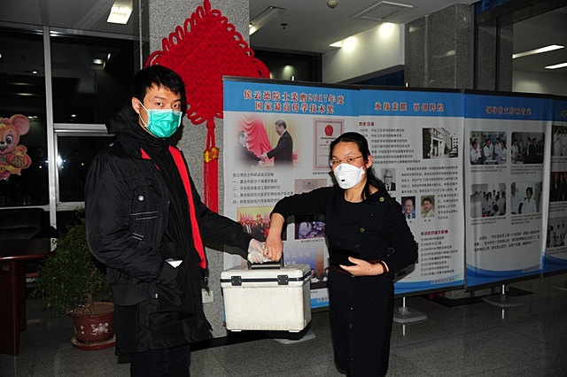 湖北省疾病预防控制中心送检的4例武汉不明原因病毒性肺炎疫情病例标本送进中国疾控中心生物安全三级实验室。