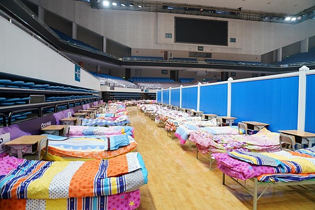 武昌方舱医院开始收治轻症确诊患者