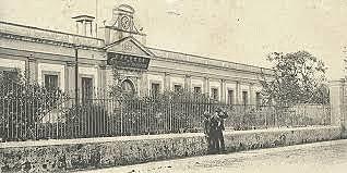 Primera Escuela de la Administracion