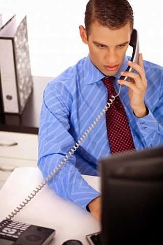 La universidad de Wisconsin inicia cursos basados en comunicación telefónica.