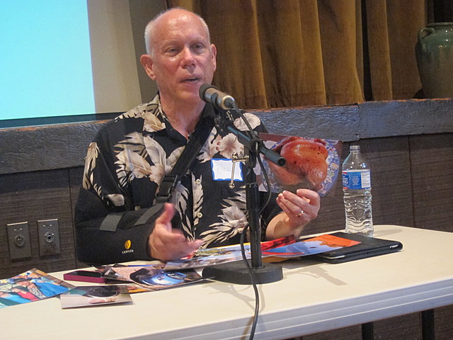 Bill Atkinson crea una aplicación llamada Hypercard para Macintosh