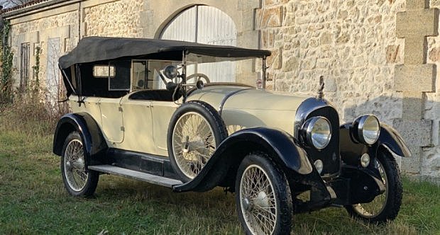 First American car with 4-wheel hydraulic brakes 1922.