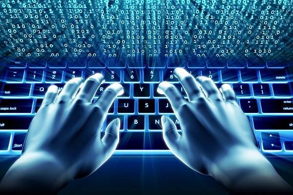 Primer ataque maliciosos a través de Internet