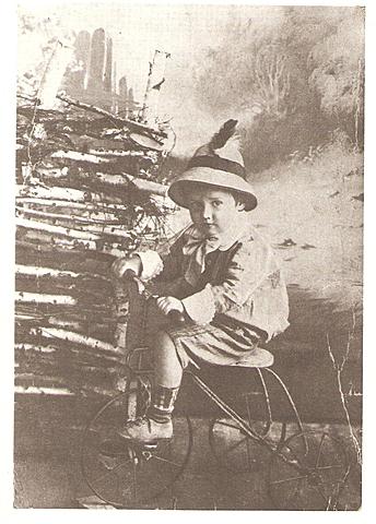 Детство и школьные годы