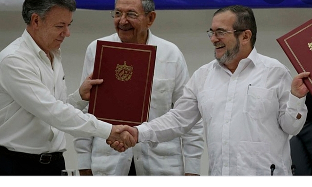 Firma de los acuerdos de la Habana