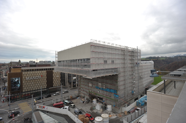 Début de la construction de la salle de spectacle