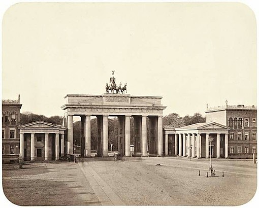 Se asocio a la universidad de Berlin.