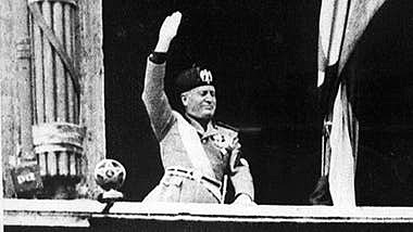 IL DUCE  ARRIBA AL PODER