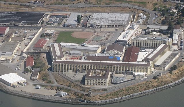 Cash Plays At San Quentin for the first time