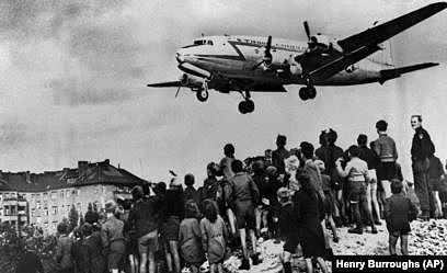 Berlin blockade and airlift