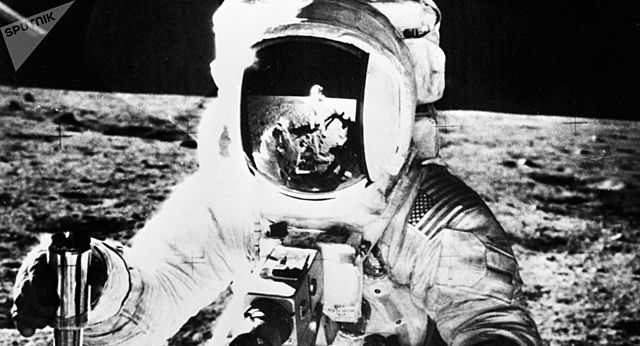 Suceso transmitido del el Priemr hombre en la Luna.