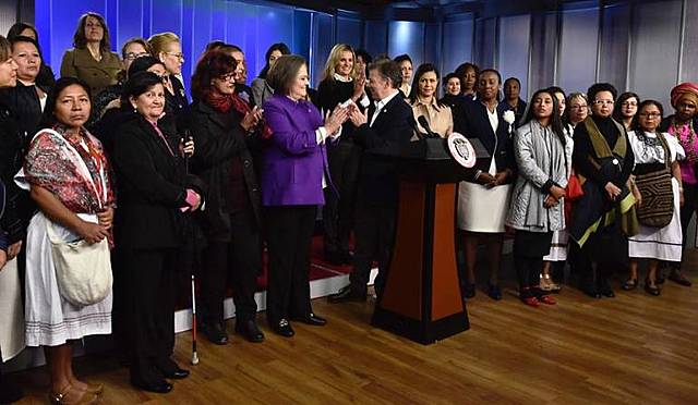 Ley 581 de 2000 de Colombia "Ley de cuotas"