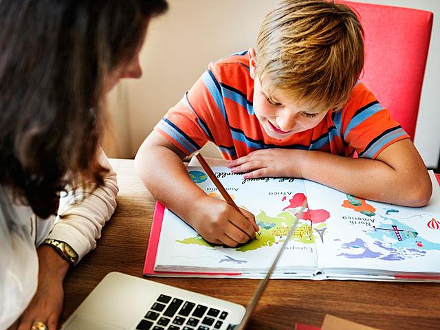 La Educación fue condicionada Por: