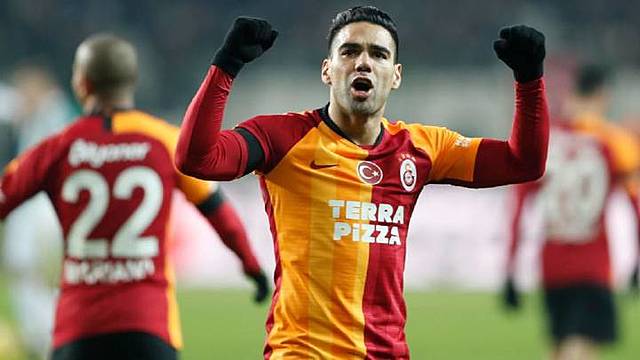 Debut con Galatasaray