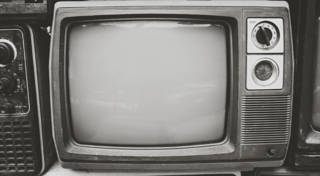 TELEVISOR EN BLANCO Y NEGRO