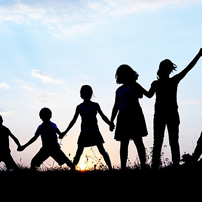 Timeline: INFANCIA Y ADOLESCENCIA A TRAVÉS DEL TIEMPO