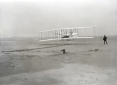 The first successful airplane in the world (Wright Flyer), flew near North Carolina.