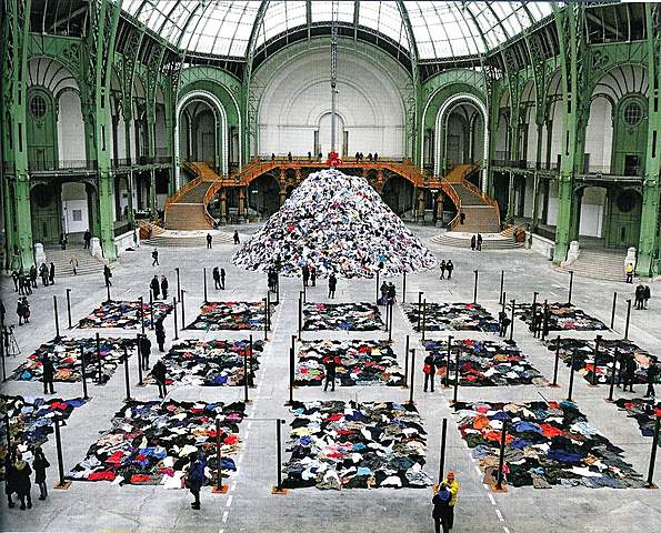 Prof – L’environnement / Christian Boltanski&nbsp;: "Personnes" (Environnement éphémère in-situ de 13500 m2 visible dans la nef du Grand Palais, à Paris du 13/01/2010 ou 21/02/2010)