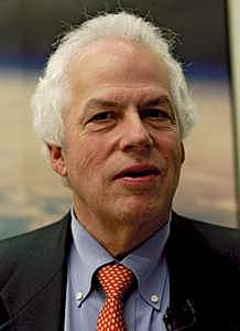 Stanley B. Prusiner. Descubrimiento de proteínas causantes de enfermedades llamadas priones