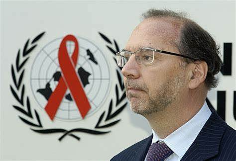 Peter Piot. Contribuyó al aislamiento y descubrimiento del virus del Ebola en 1976 y fue conocido por su trabajo para mejorar la salud de las mujeres en el Africa subsahariana.