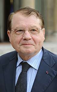 Luc Montagnier. Identificación del virus de inmunodeficiencia humana (VIH), la causa del síndrome de inmunodeficiencia adquirida(SIDA).