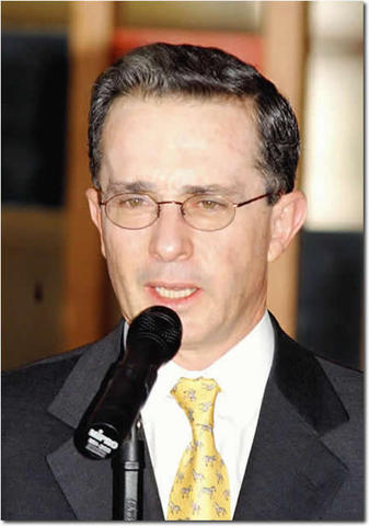 Posesión de Alvaro Uribe Vélez