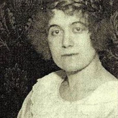 Timeline: L'Avorteuse - Histoire