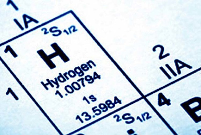1766 -- HENRY CAVENDISH DESCUBRE EL HIDRÓGENO, LLAMADO ENTONCES ''AIRE INFLAMABLE".