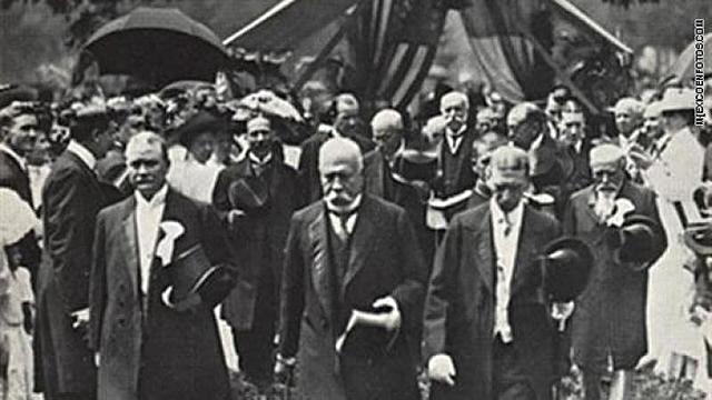 Díaz deja el poder y lo cede a Manuel Gónzalez