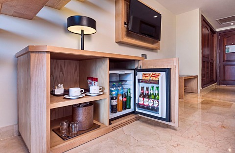 Primer mini bar en Hoteles.
