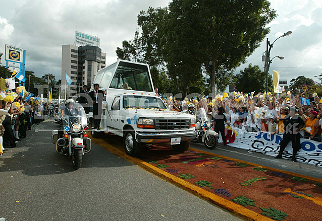 Guatemala desbordada por Juan Pablo II