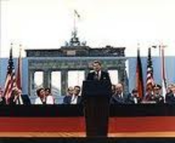 Creation of the Berlin Wall