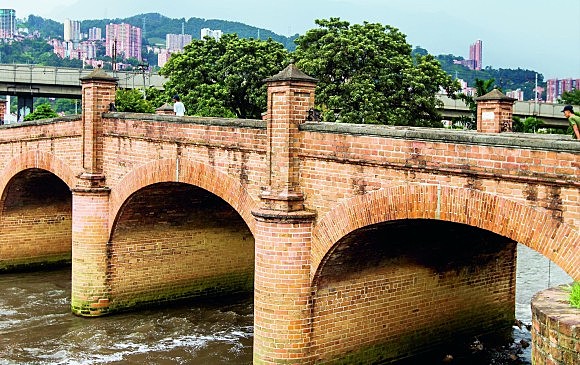 Construcción de Puentes