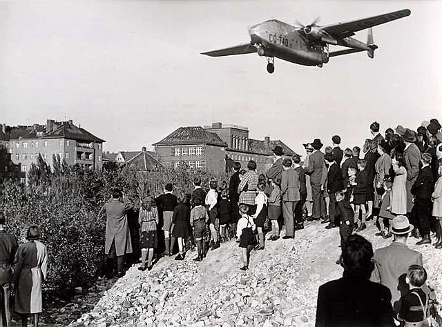 Berlin blockade and airlift