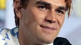 Timeline: KJ APA - Manu, Ana e Lara